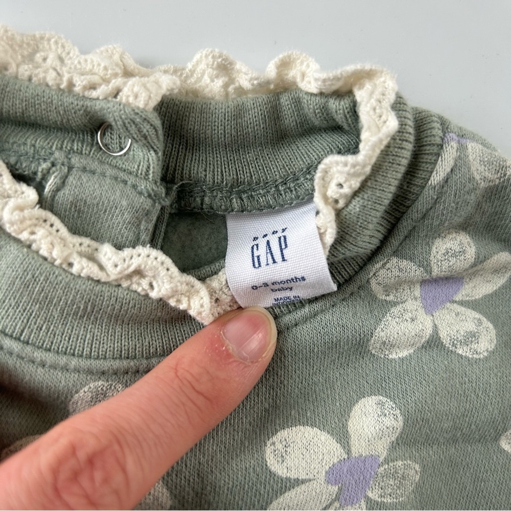 Bundle of 7 GAP Baby Girl Clothes 0-3 months Mstching Set, Pants, Bodysuits - Picture 3 of 8
